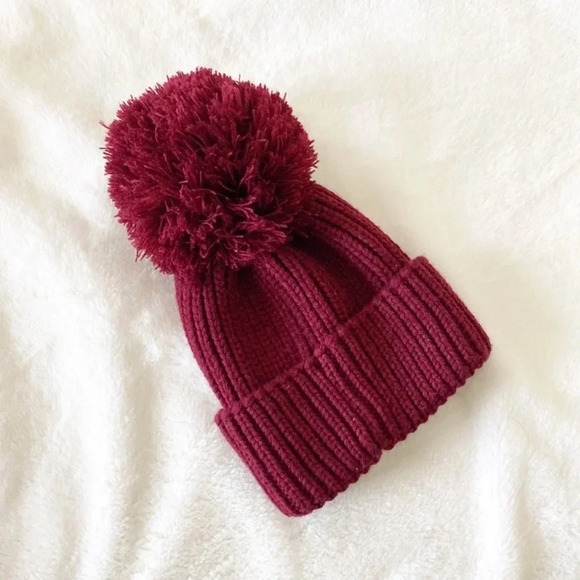 Steve Madden burgundy knit beanie Pom Pom winter hat - Picture 1 of 4